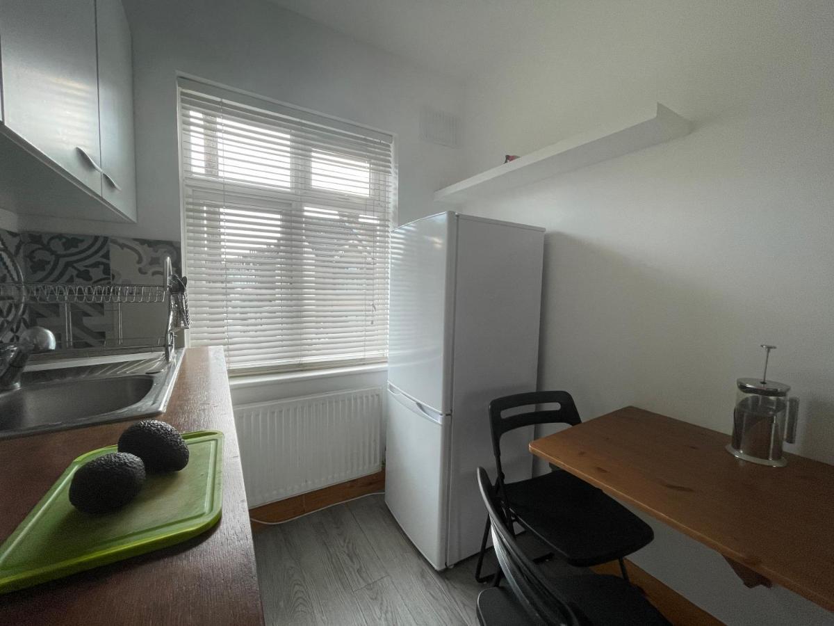 Entire House Floor Perfect For Couples & Freelancers - Available For Single Too Hotel Londres Exterior foto
