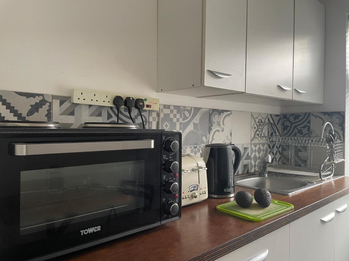Entire House Floor Perfect For Couples & Freelancers - Available For Single Too Hotel Londres Exterior foto