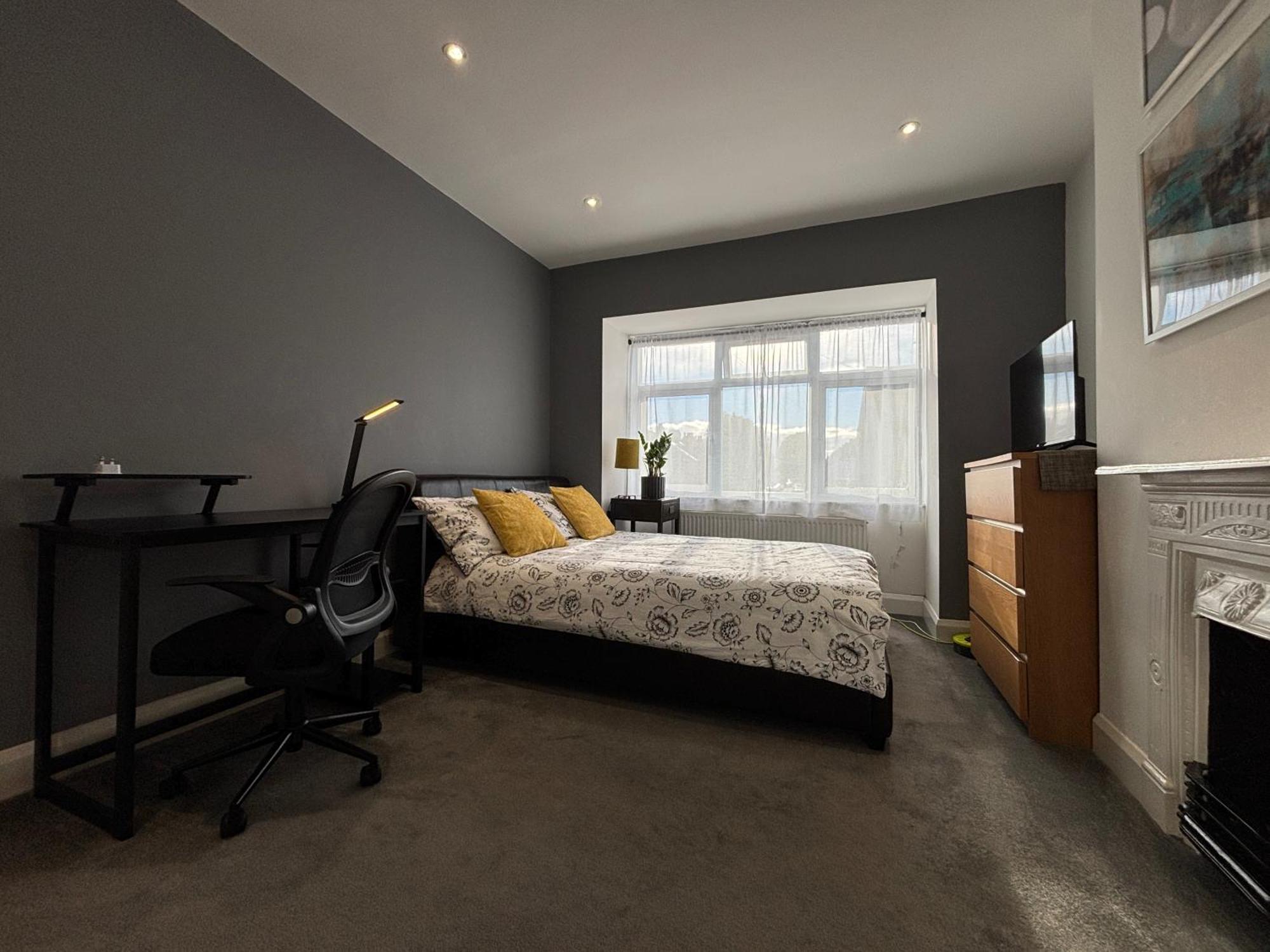 Entire House Floor Perfect For Couples & Freelancers - Available For Single Too Hotel Londres Exterior foto